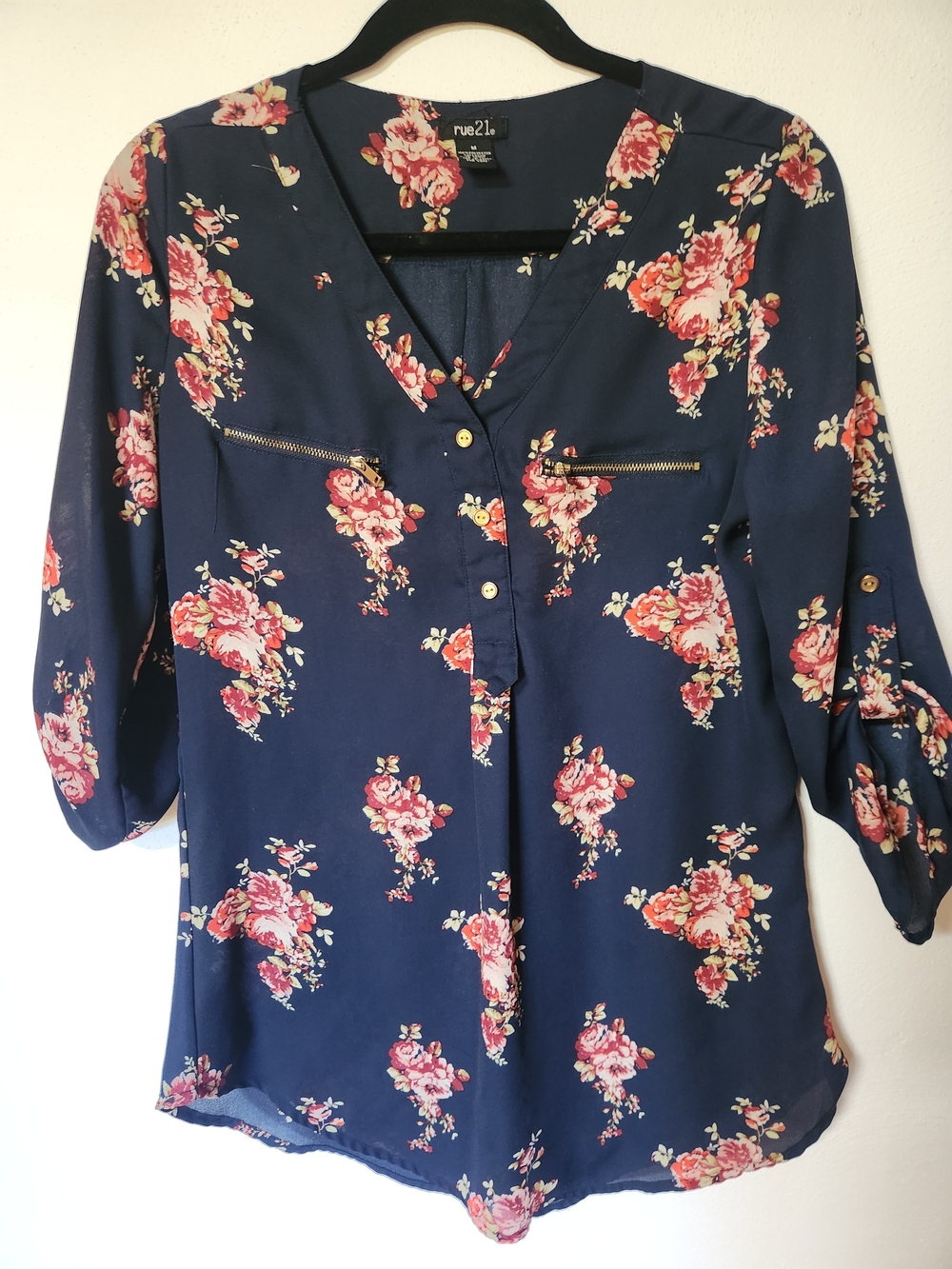Rue21 Navy Floral V-Neck Blouse with Zip Accents Size M